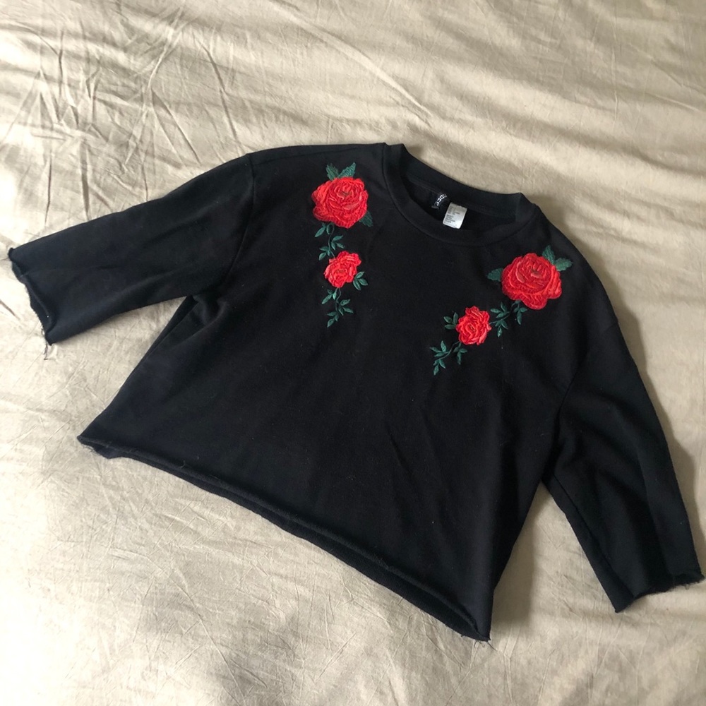Cute rose embroidered cropped sweatshirt